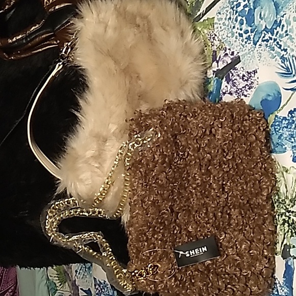 BUNDLE OF HANDBAGS. NOT WORN - Picture 4 of 4